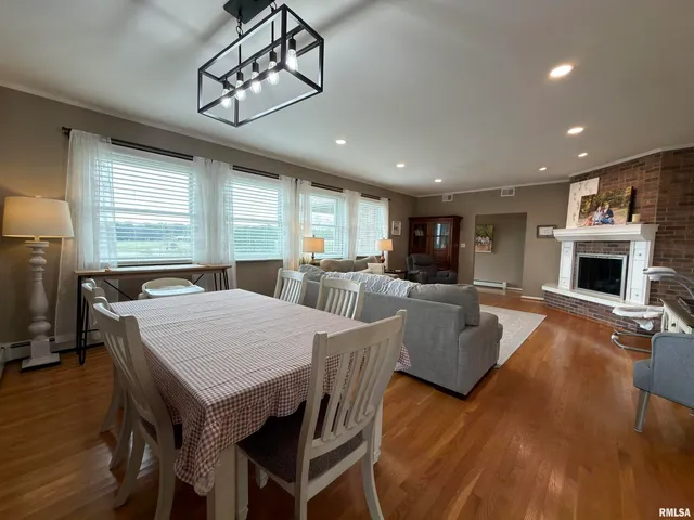 $404,100 | 842 Highway 14, Carmi, IL 62821