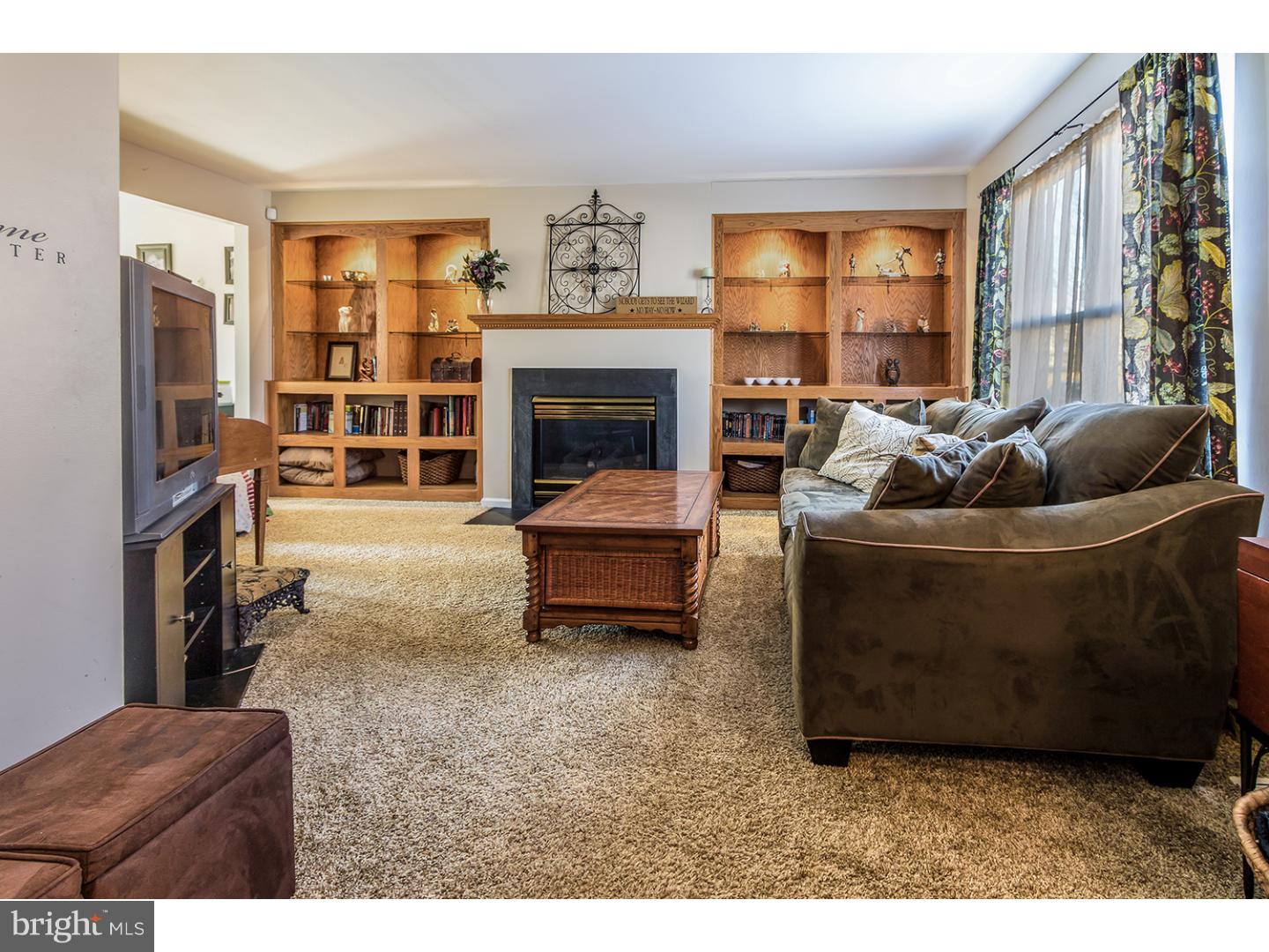 8 Wakefield Road Atco, NJ 08004 - Photo 4 of 20 Living Room