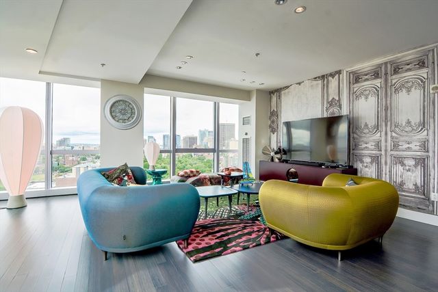 $2,090,000 | 110 Stuart Street, Unit 23B, Boston, MA 02116
