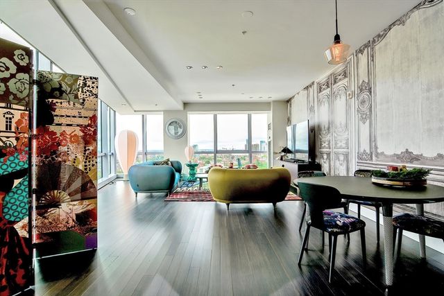 $2,090,000 | 110 Stuart Street, Unit 23B, Boston, MA 02116