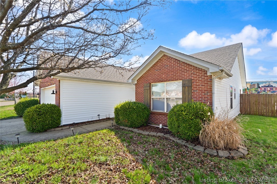 206 Riddle Street Jeffersonville, IN 47130 - Photo 2 of 39