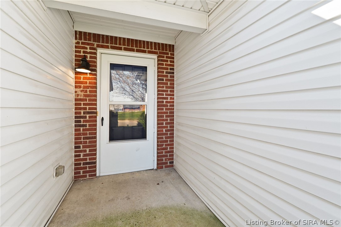 206 Riddle Street Jeffersonville, IN 47130 - Photo 3 of 39