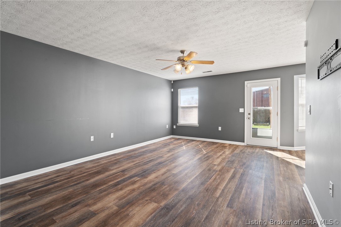 206 Riddle Street Jeffersonville, IN 47130 - Photo 5 of 39