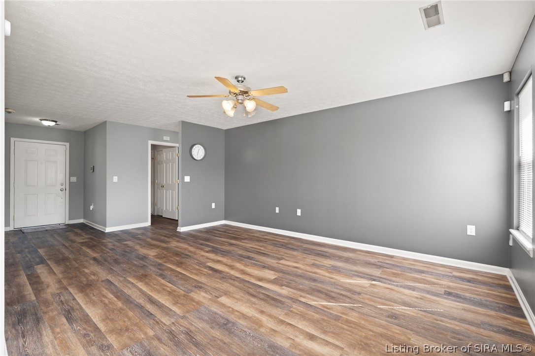 206 Riddle Street Jeffersonville, IN 47130 - Photo 6 of 39