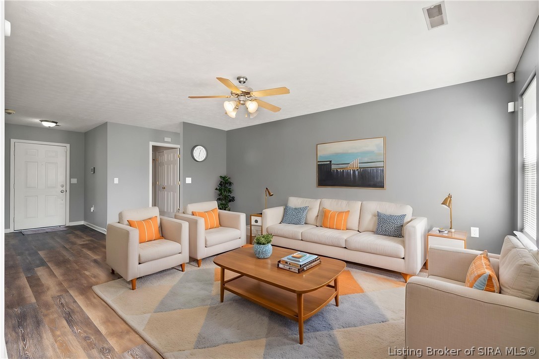 206 Riddle Street Jeffersonville, IN 47130 - Photo 7 of 39 virtually staged living room