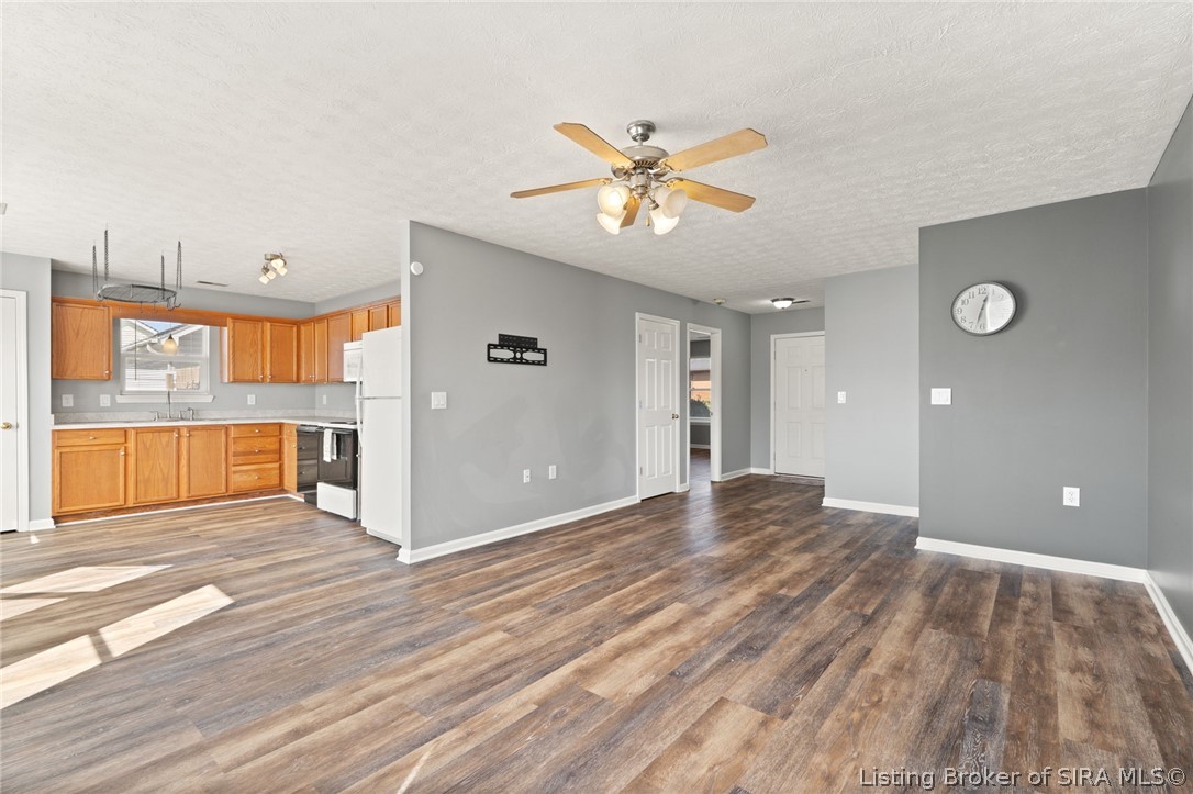 206 Riddle Street Jeffersonville, IN 47130 - Photo 8 of 39