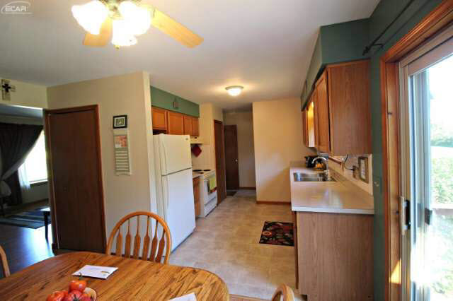 7400 North Nichols Road Flushing, MI 48433 - Photo 7 of 23 21218628-6.JPG