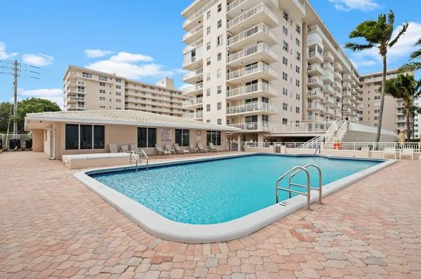 $3,300 | 1050 Hillsboro Mile, Unit 203W, Hillsboro Beach, FL 33062