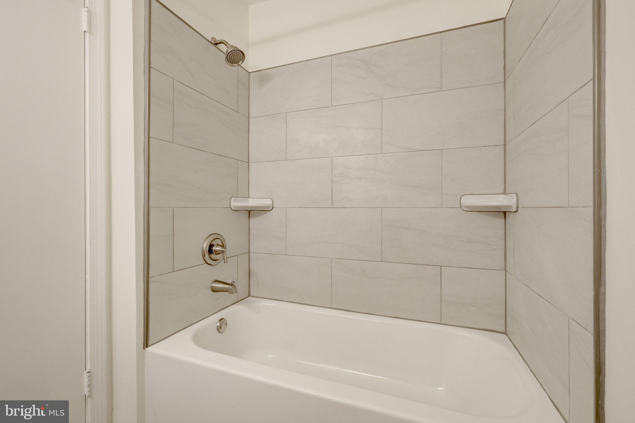 615 Kearney Court Southwest Vienna, VA 22180 - Photo 29 of 53 a bathroom with a bathtub