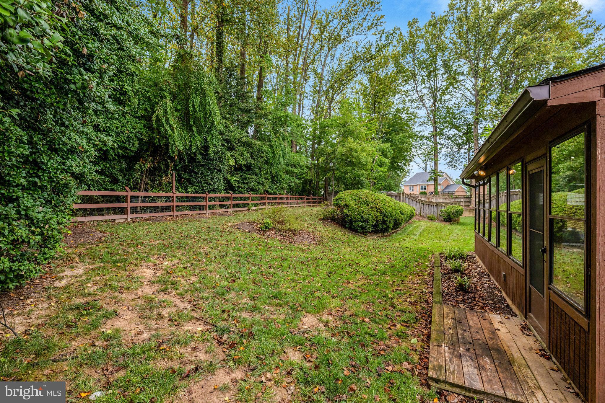 615 Kearney Court Southwest Vienna, VA 22180 - Photo 48 of 53 a backyard of a house with lots of green space