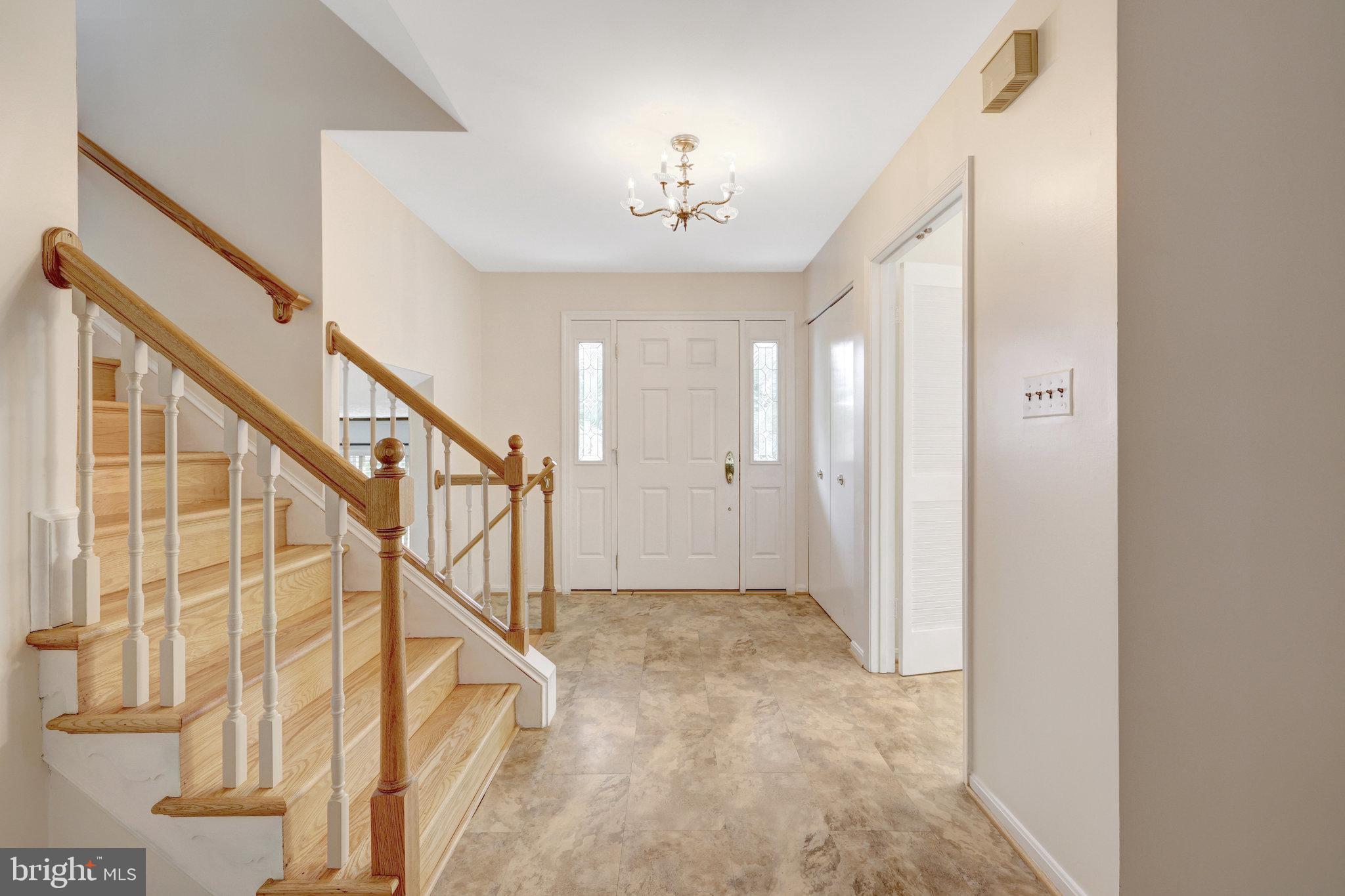 615 Kearney Court Southwest Vienna, VA 22180 - Photo 5 of 53 a view of entryway