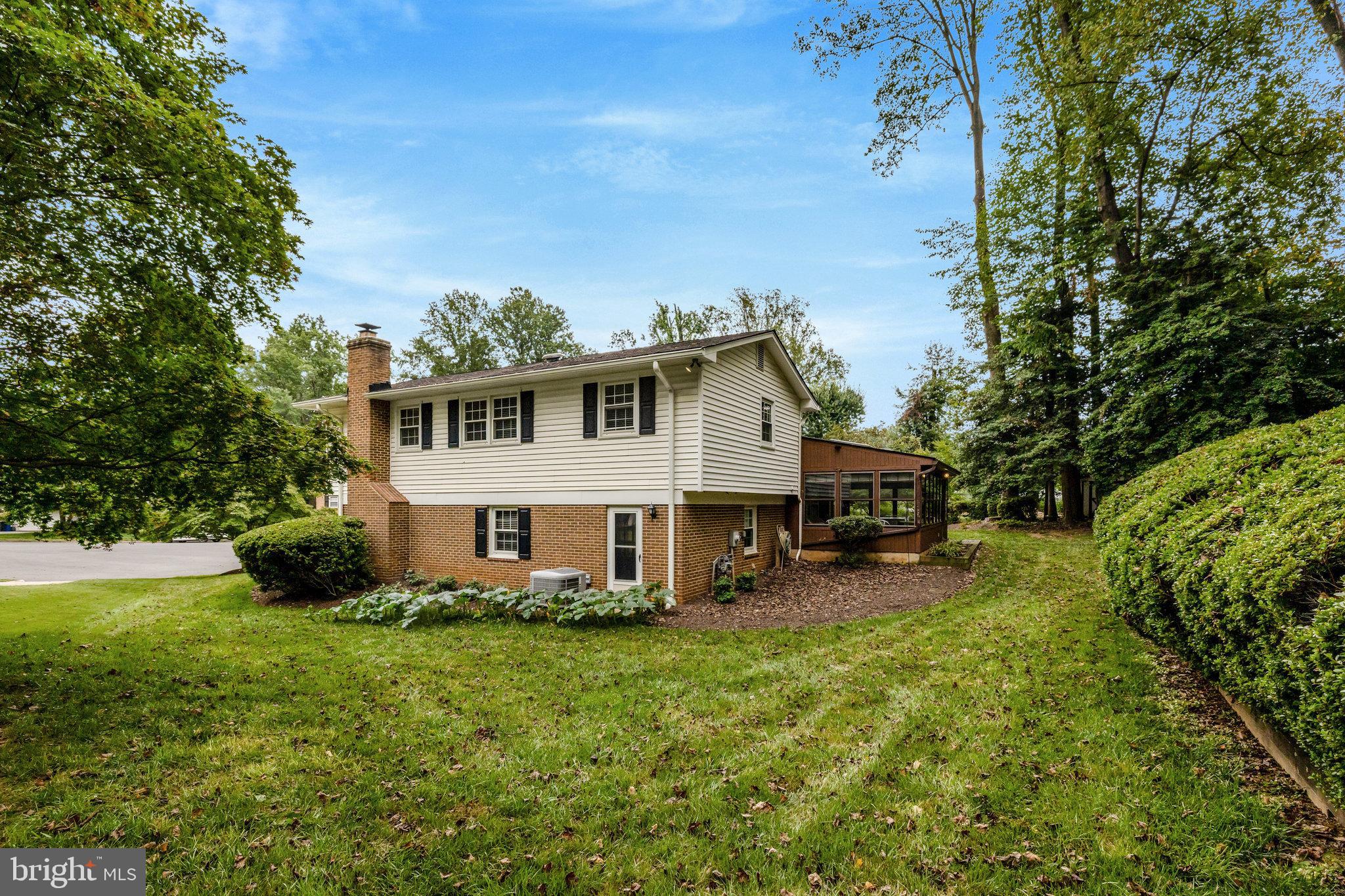 615 Kearney Court Southwest Vienna, VA 22180 - Photo 51 of 53 a view of a house with backyard porch and sitting area