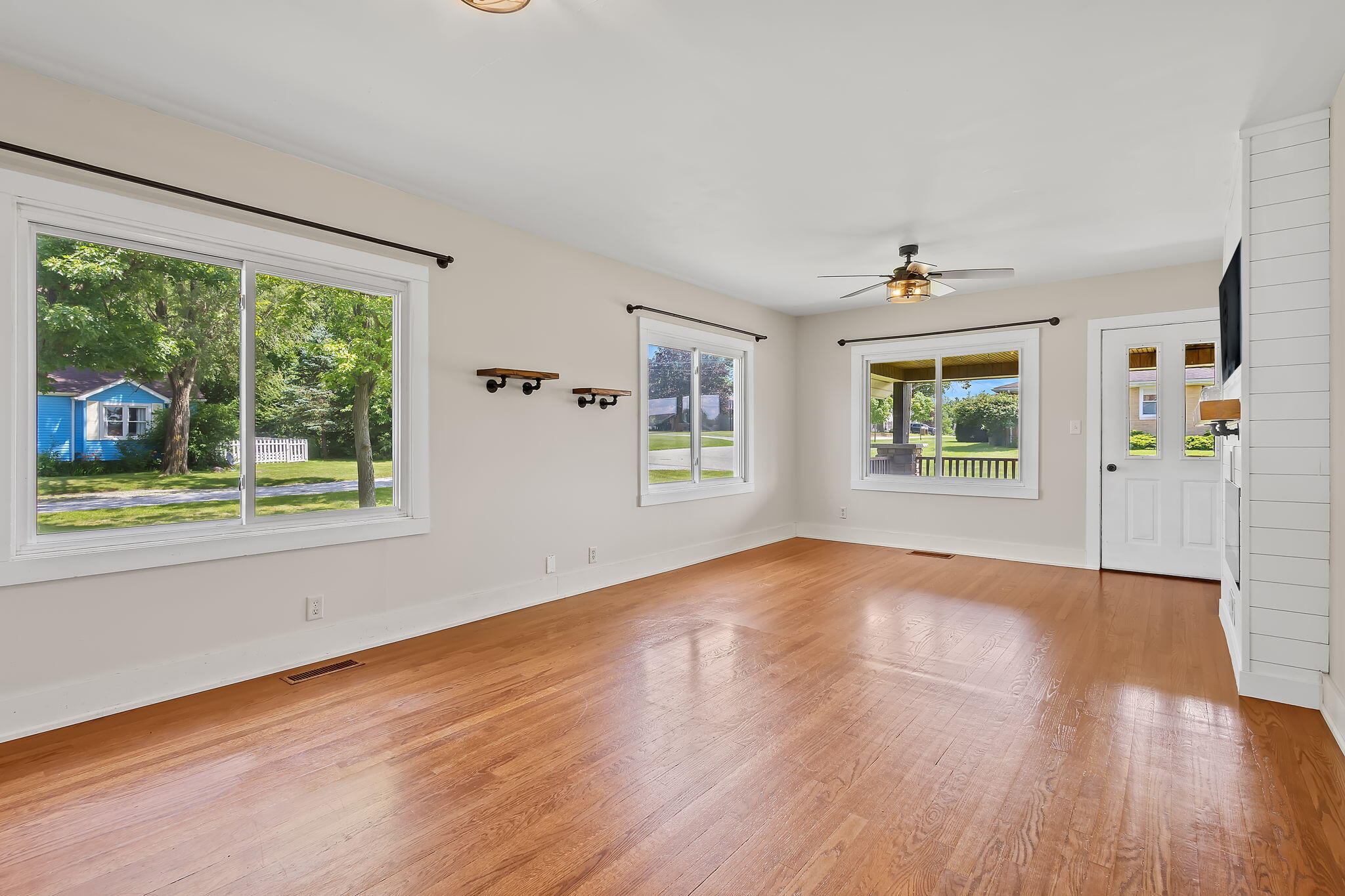 124 6th Street Southeast De Motte, IN 46310 - Photo 4 of 36 2048x1365