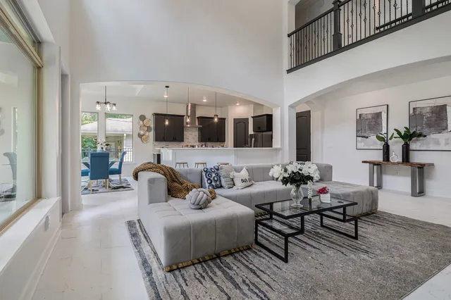 $561,900 | 290 Apple Valley Drive, Panorama Village, TX 77304