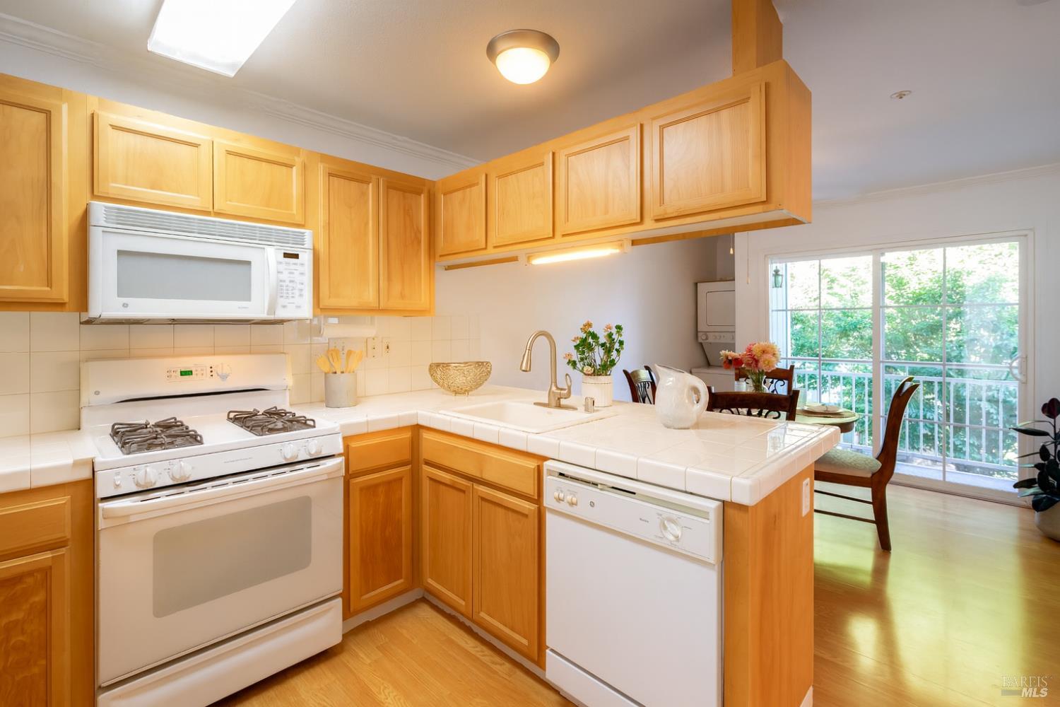 1501 La Esplanada Place, Unit 326 Santa Rosa, CA 95404 - Photo 5 of 10 a kitchen with a stove a sink and a microwave