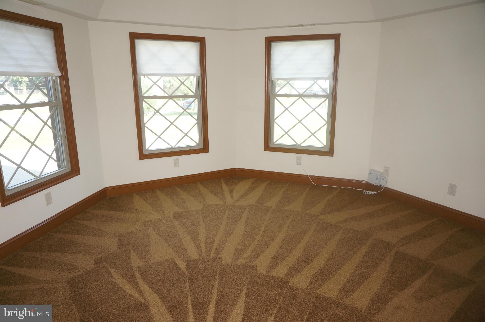 212 Greenland Beach Road Baltimore, MD 21226 - Photo 24 of 25 Living Room