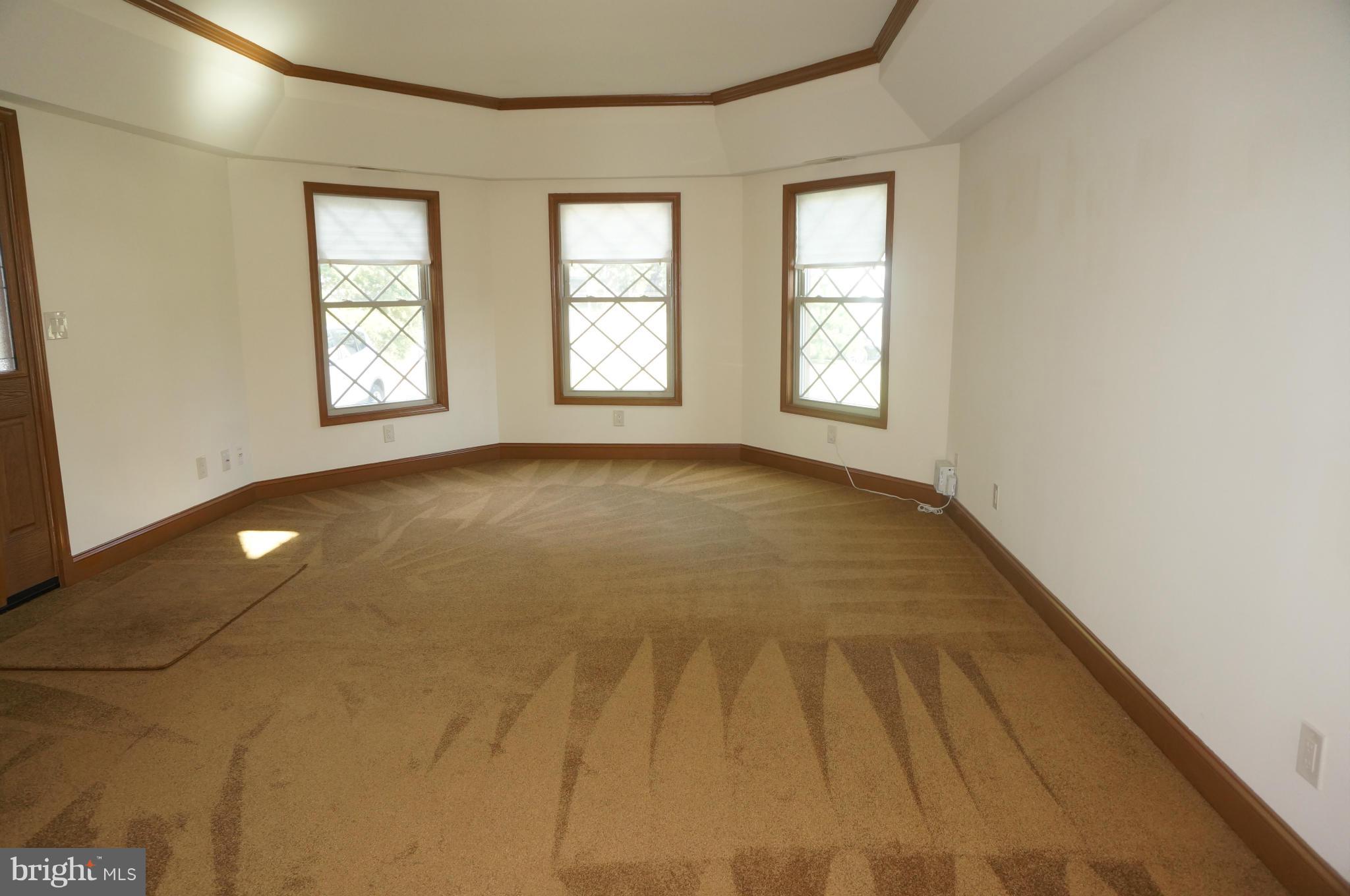 212 Greenland Beach Road Baltimore, MD 21226 - Photo 4 of 25 Living Room