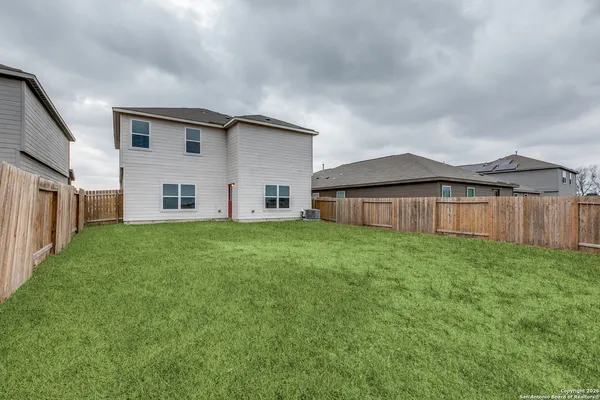 a view of a house with backyard and garden