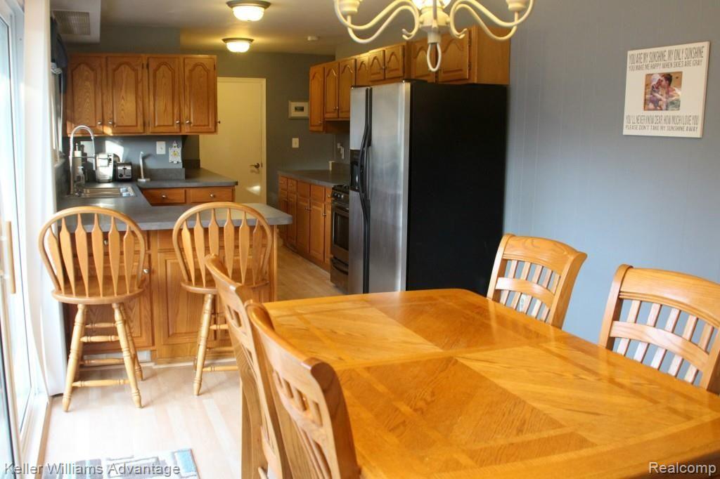 35726 Springvale Street Farmington, MI 48331 - Photo 6 of 21 IMG_8558.jpg