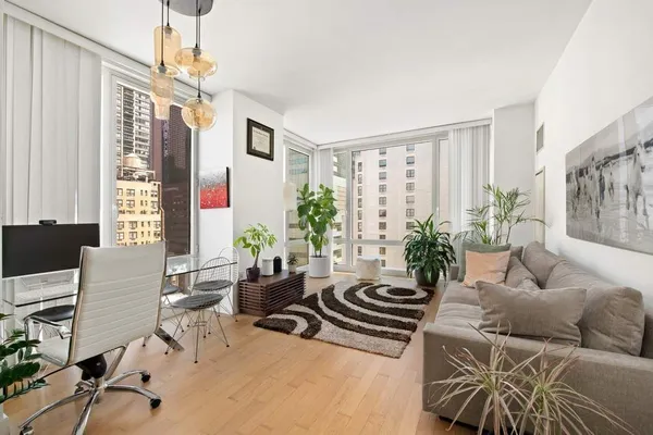 $6,000 | 247 West 46th Street, Unit 1106 | Midtown Central