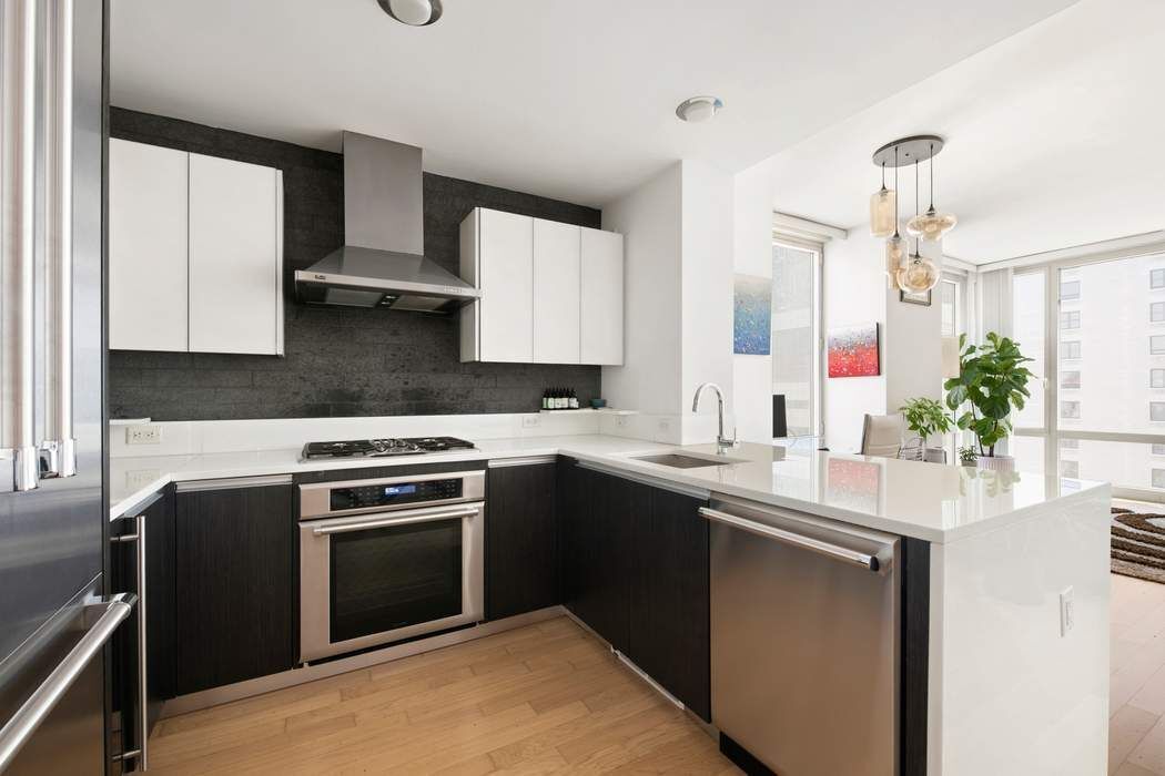 247 West 46th Street, Unit 1106 Manhattan, NY 10036 - Photo 4 of 15
