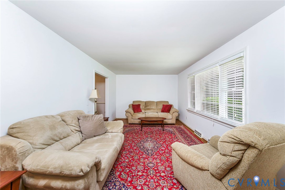 2402 Landon Road Henrico, VA 23294 - Photo 6 of 38