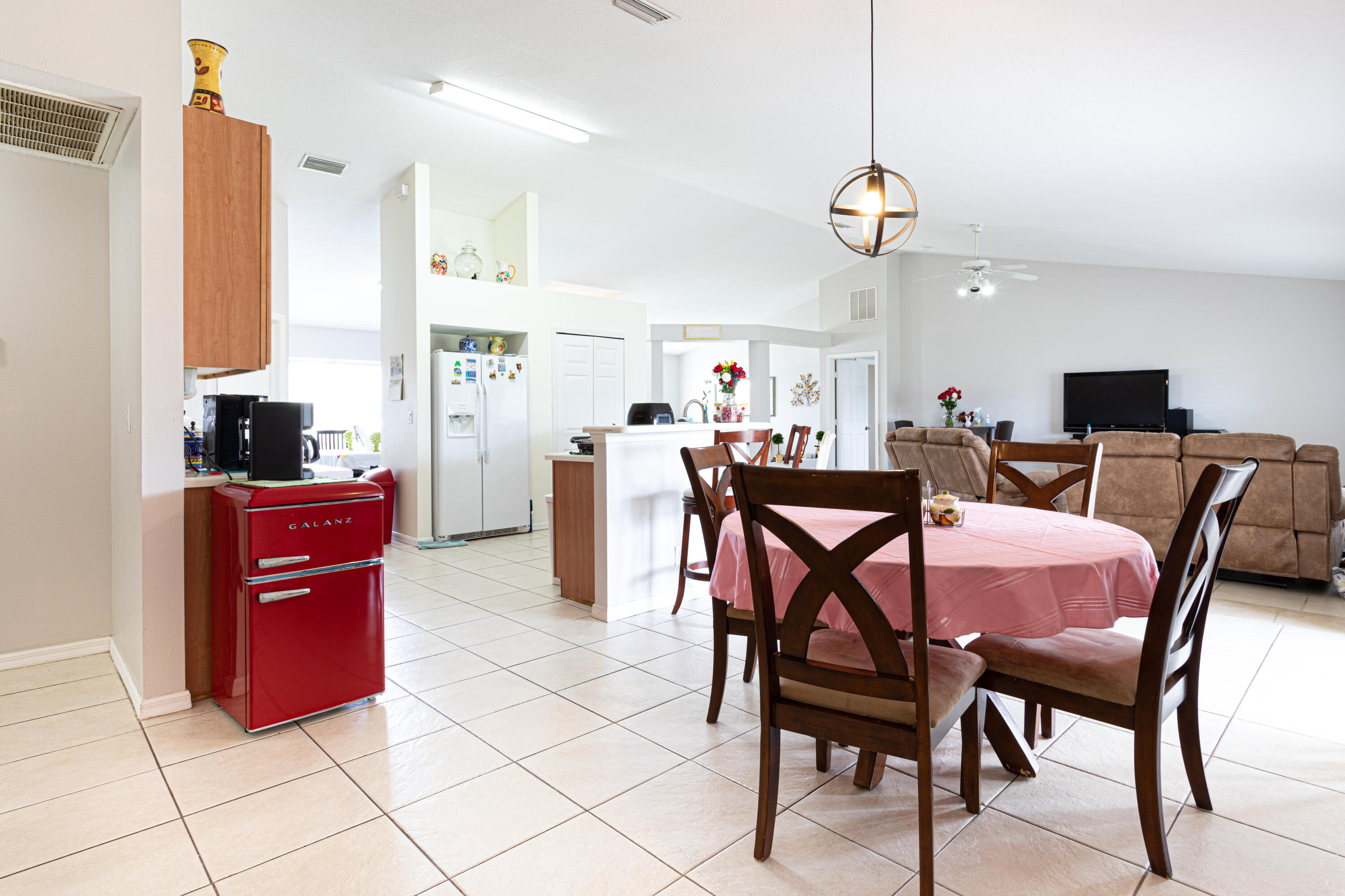 335 Southwest Dustin Avenue Port St. Lucie, FL 34953 - Photo 7 of 23 P0rSan10 (1)