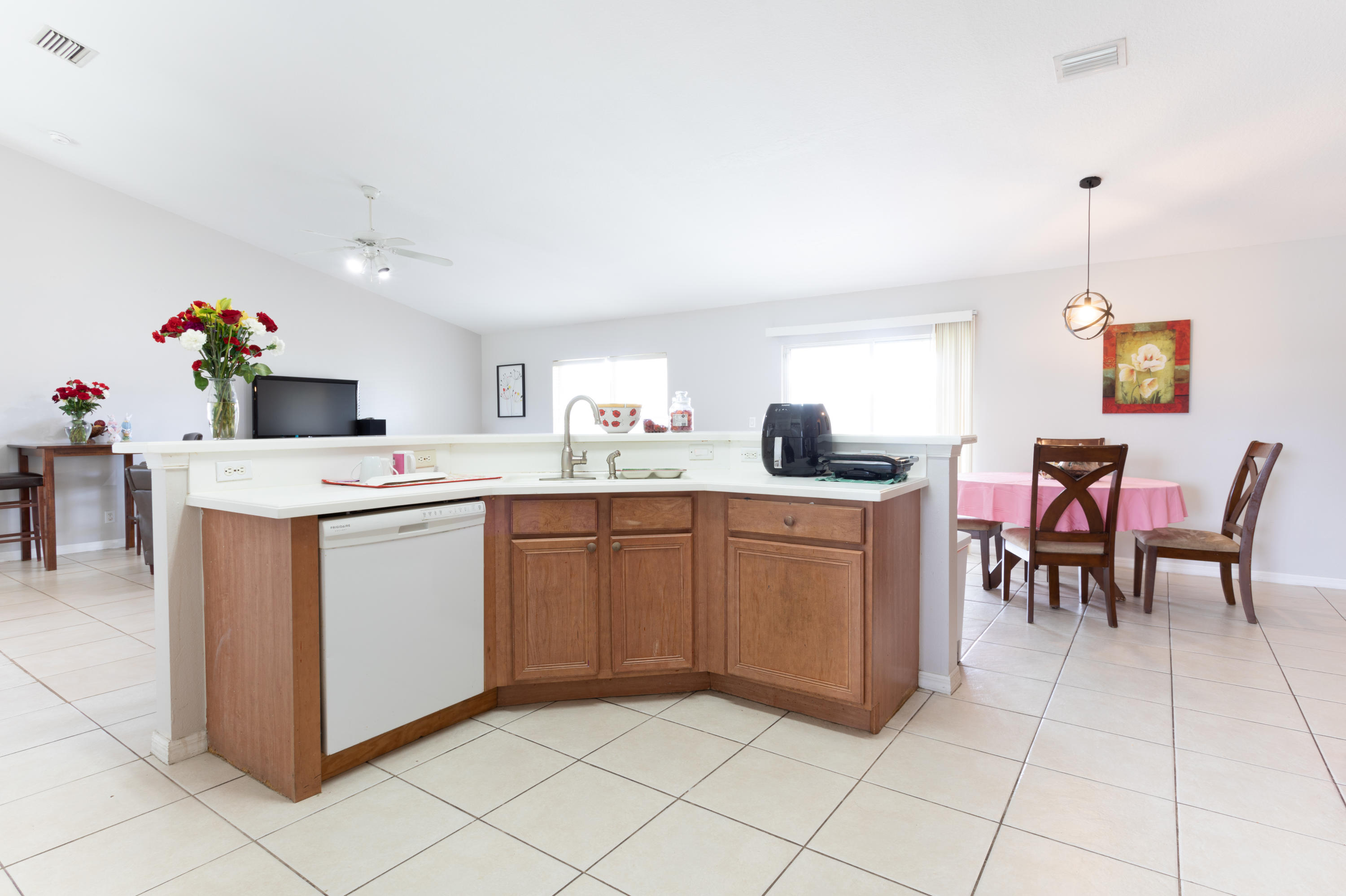 335 Southwest Dustin Avenue Port St. Lucie, FL 34953 - Photo 9 of 23 PorSan9 (1)