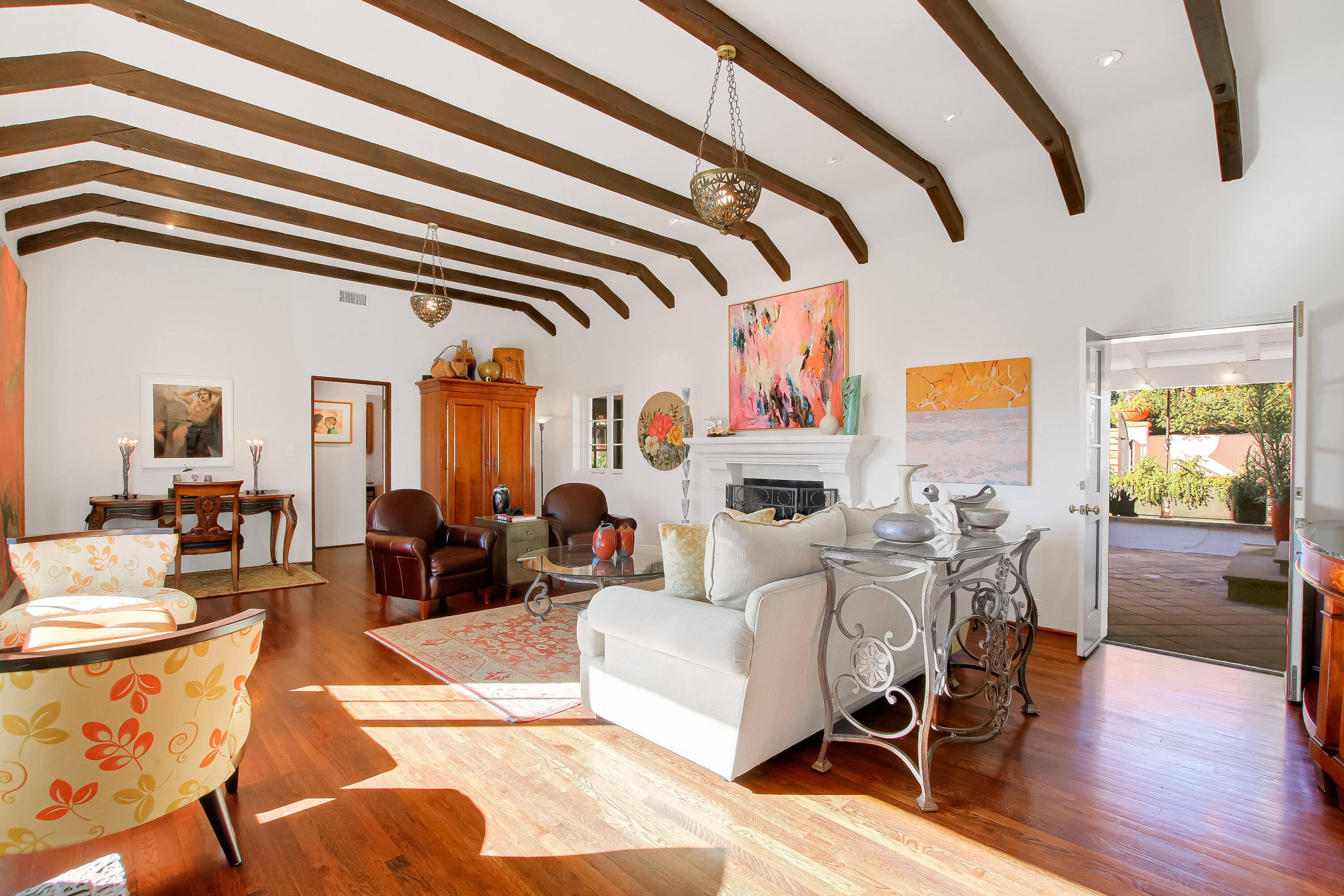 815 Tye Road Santa Barbara, CA 93105 - Photo 20 of 27 INTERIOR OF LR:CEILING:FIREPLACE
