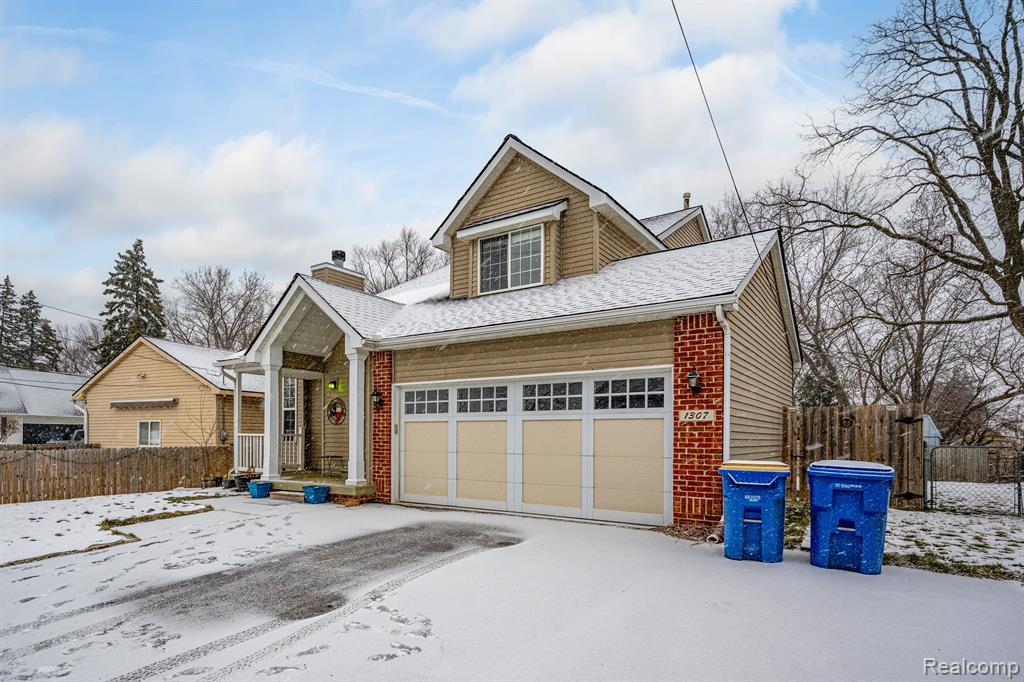1307 South Cass Lake Road Waterford, MI 48328 - Photo 2 of 43
