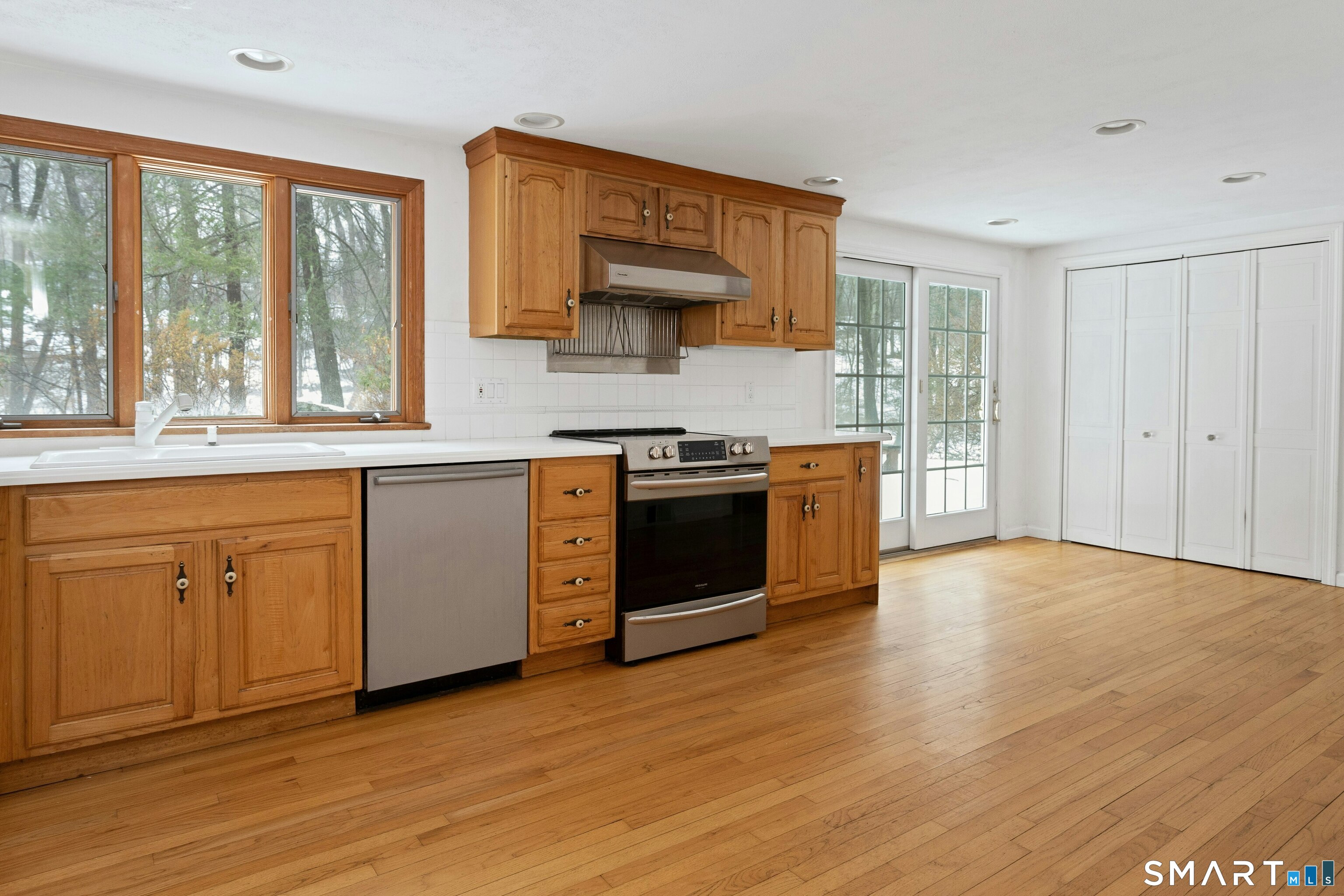 5 Stonehenge Road Weston, CT 06883 - Photo 4 of 30