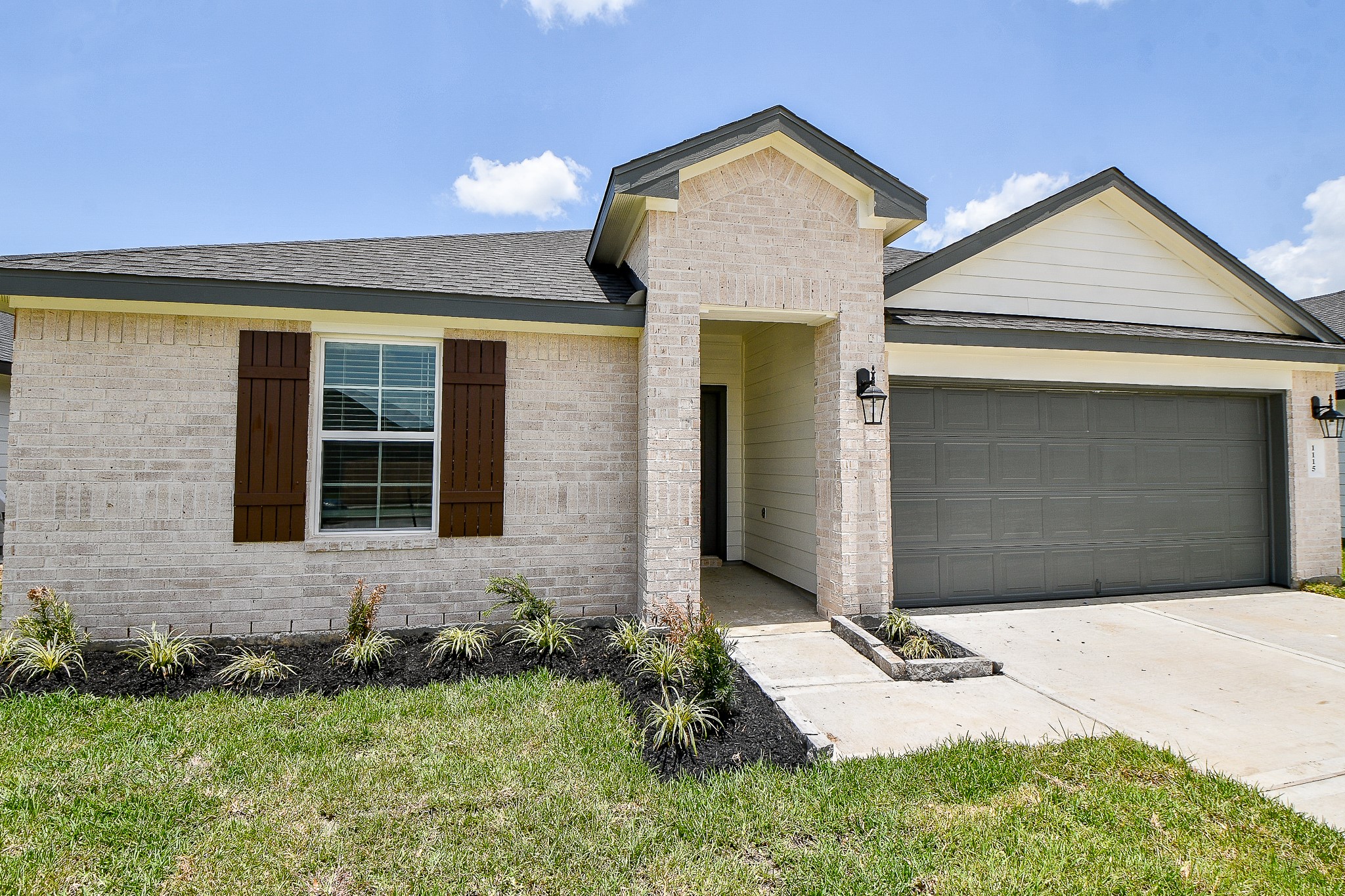 1115 Yaupon Drive Rosharon, TX 77583 - Photo 3 of 32