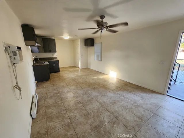 $880 | 2118 Elmyra Avenue, Unit 2, Bakersfield, CA 93305