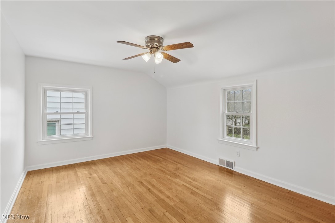 4875 Westbourne Road Cleveland, OH 44124 - Photo 12 of 35