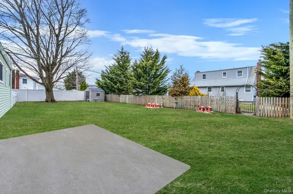 a view of a house with backyard and a tree