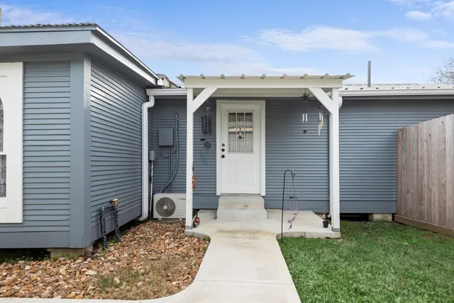 a view of a house with a backyard