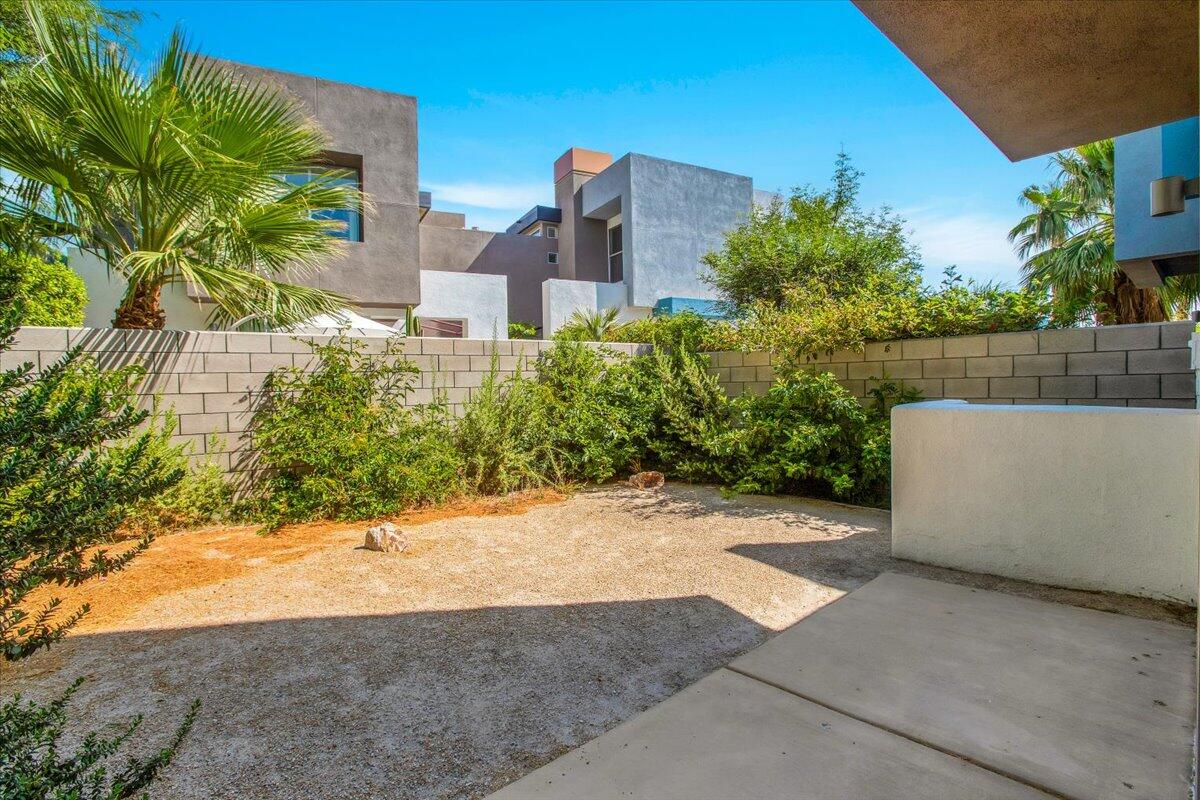 262 Breeze Loop Palm Springs, CA 92262 - Photo 33 of 47 09-32