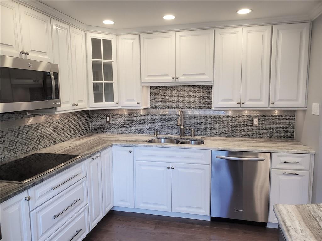 211 Old Ridge Road Coraopolis, PA 15108 - Photo 3 of 25 Gallery Image 3
