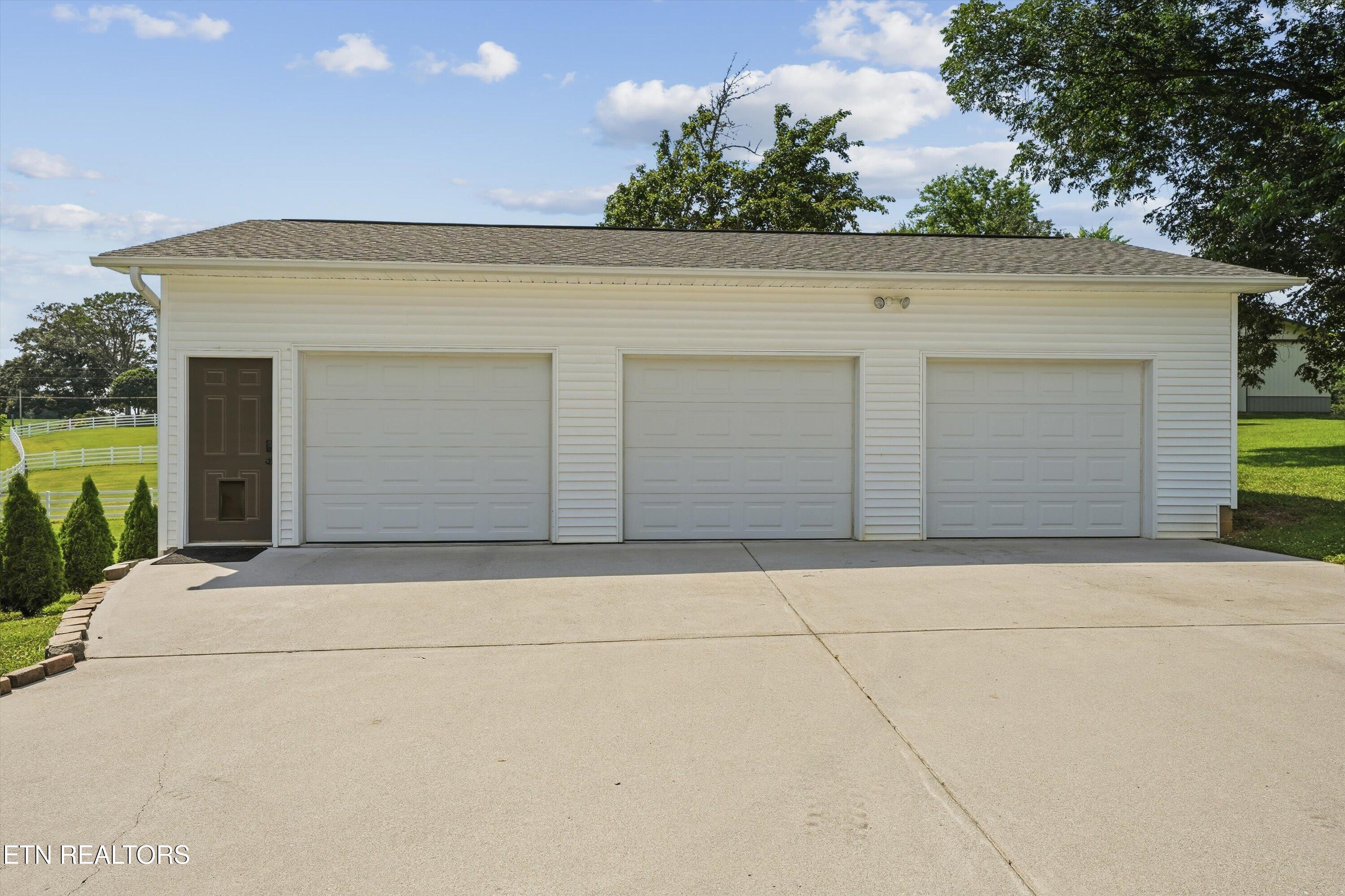 930 Gregg Road Friendsville, TN 37737 - Photo 37 of 48 Garage