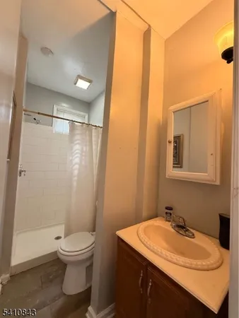 $2,300 | 53 Hassart Street, Unit 2, New Brunswick, NJ 08901