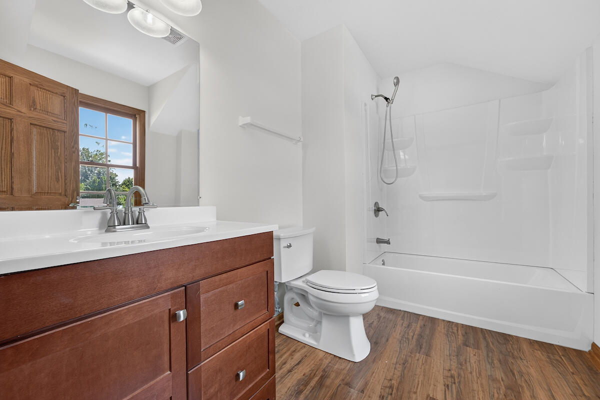 5417 Sandhill Road Caledonia, WI 53402 - Photo 19 of 29 Primary Bathroom