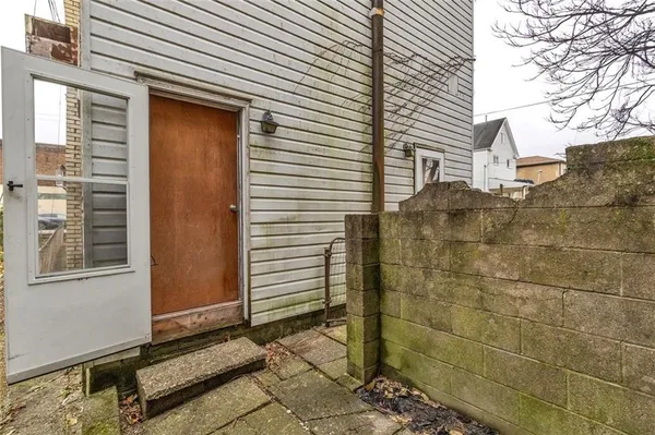$175,000 | 1421 5th Avenue, New Kensington, PA 15068