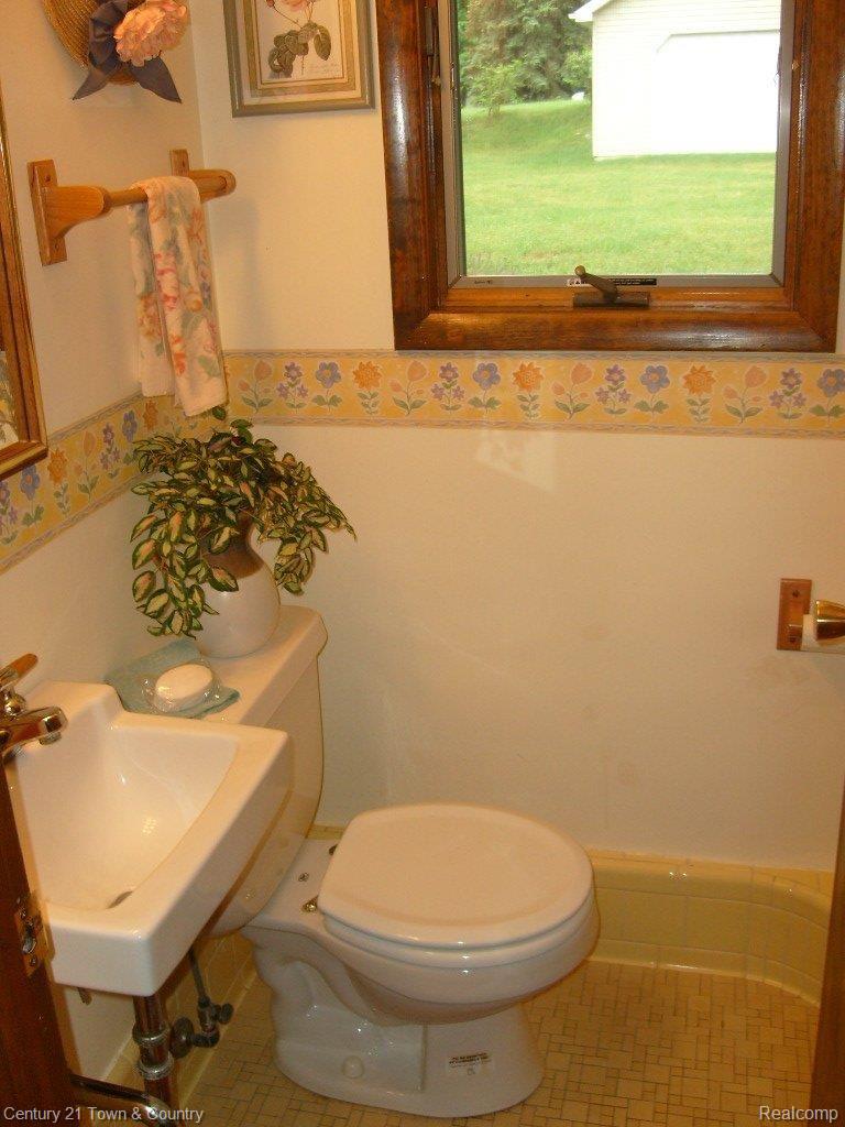 3415 Gregory Road Lake Orion, MI 48359 - Photo 19 of 24 Entry Level Lav