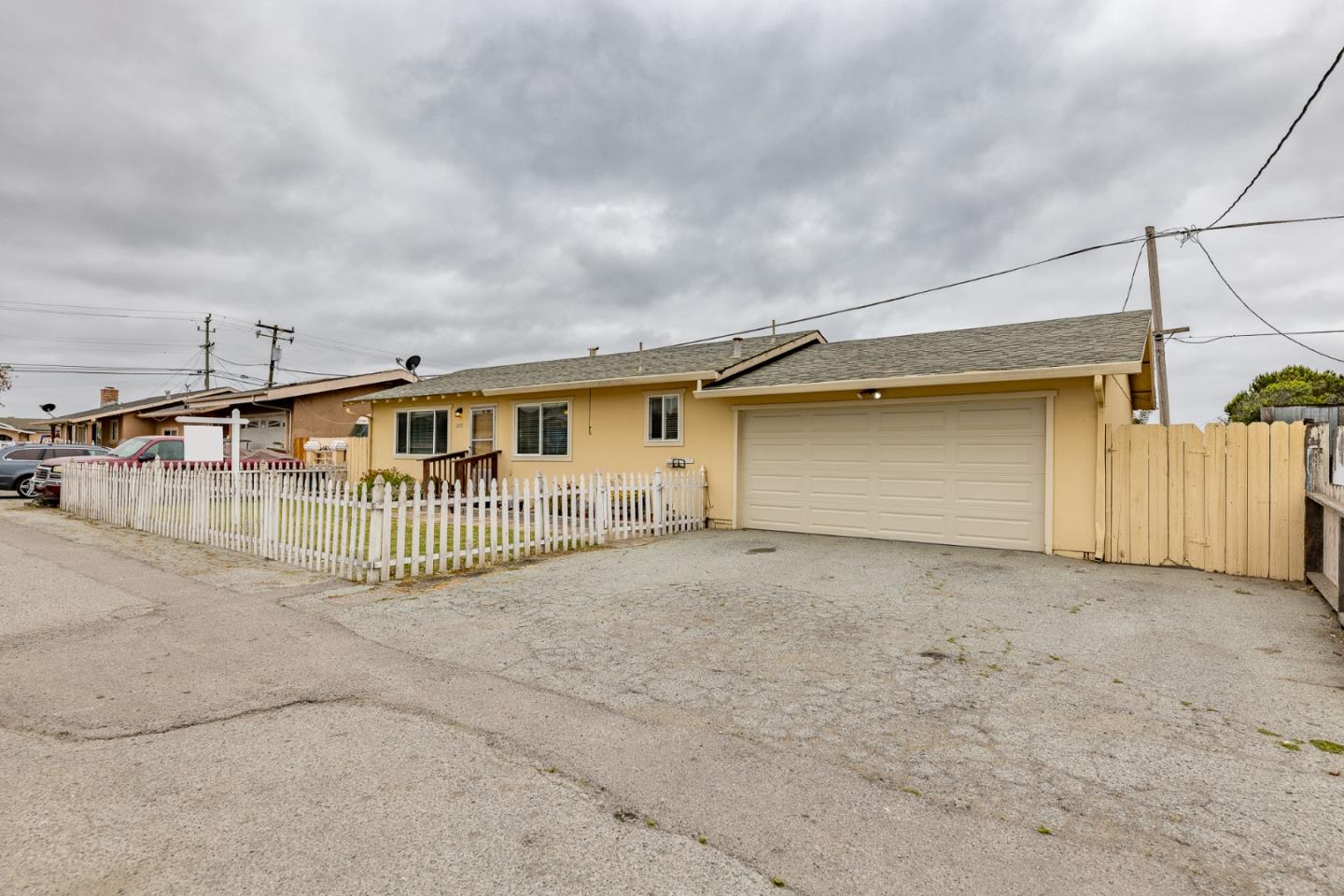 16911 El Rancho Way Salinas, CA 93907 - Photo 3 of 25 Gallery Image 3