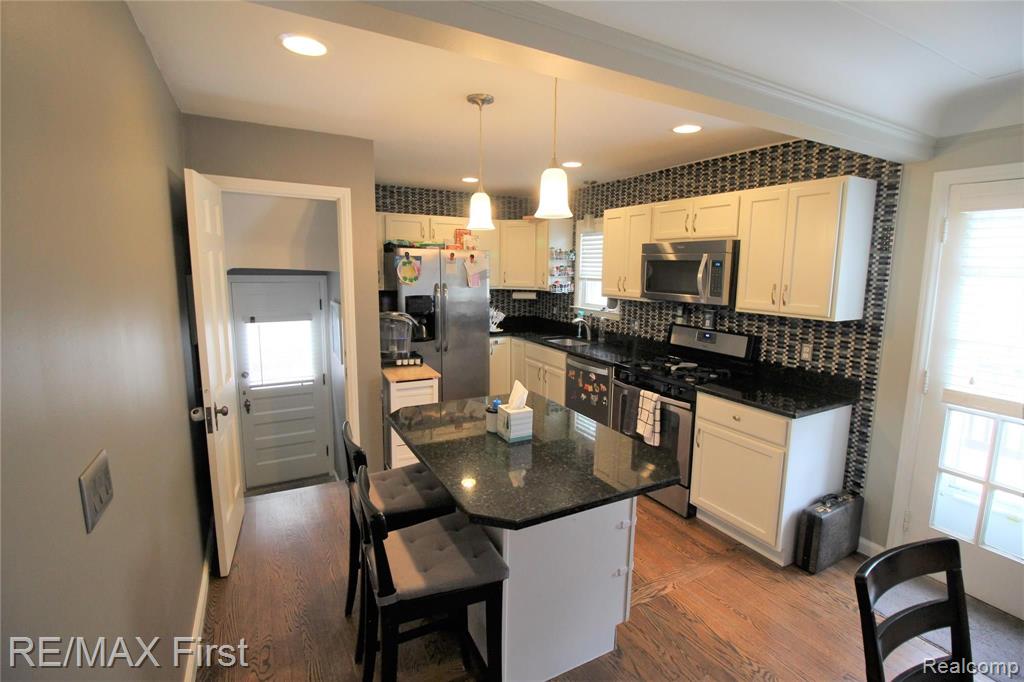 1168 Vernier Road Grosse Pointe Woods, MI 48236 - Photo 3 of 21