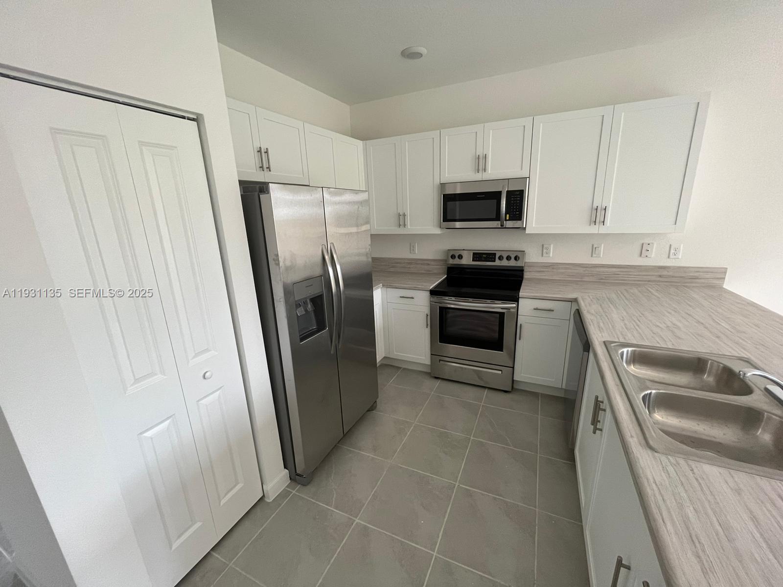 2696 Southeast 18th Street, Unit 2696 Homestead, FL 33035 - Photo 5 of 24