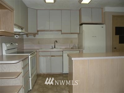 8603 244th Street Southwest, Unit 2E Edmonds, WA 98026 - Photo 6 of 15