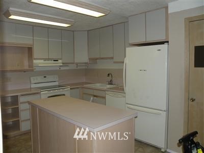 8603 244th Street Southwest, Unit 2E Edmonds, WA 98026 - Photo 7 of 15