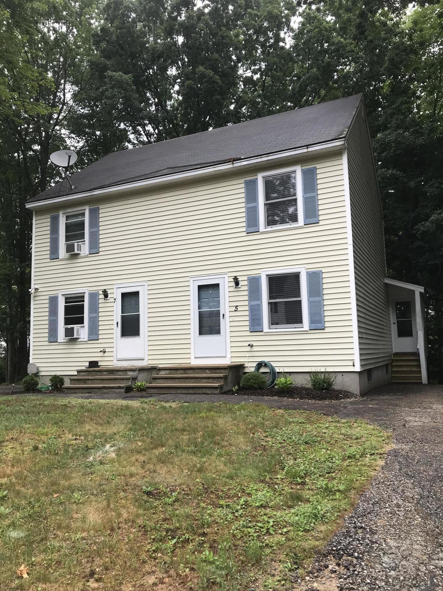5 Woodvale Court, Unit 1 Springvale, ME 04083 - Photo 2 of 26 52A5D006-742C-4E37-8184-538C126B78BC