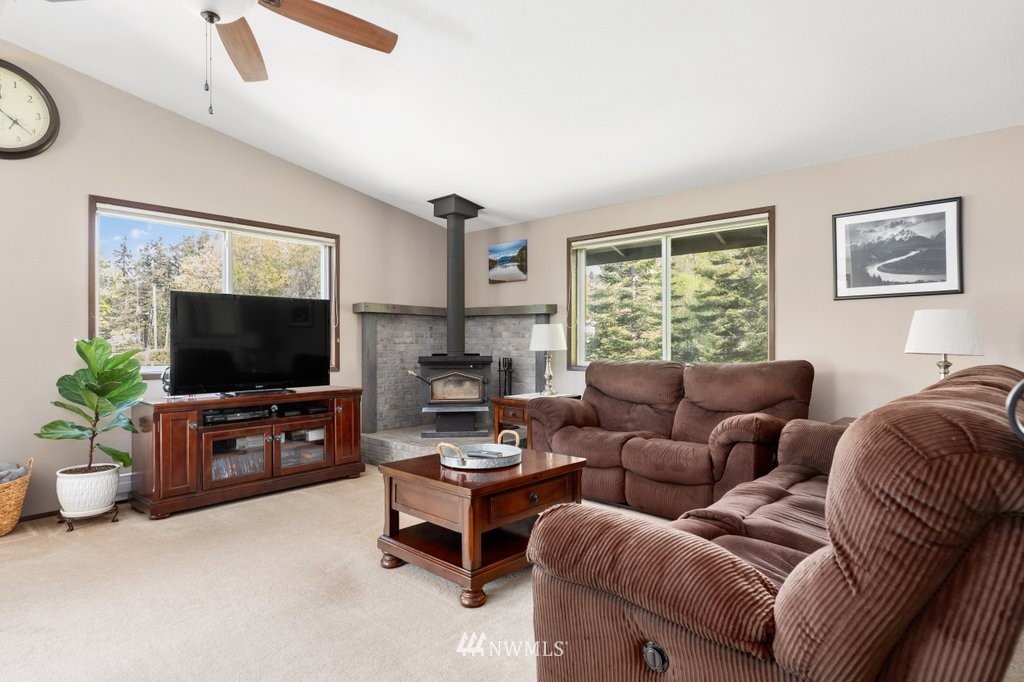632 Basil Road Oak Harbor, WA 98277 - Photo 9 of 39